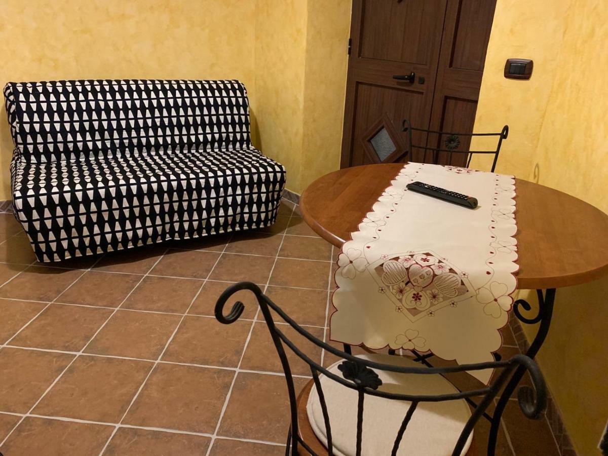 הוילה קסטלמולה “Il Vicolo” Casa Vacanze מראה חיצוני תמונה