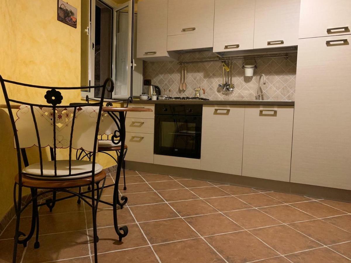 הוילה קסטלמולה “Il Vicolo” Casa Vacanze מראה חיצוני תמונה